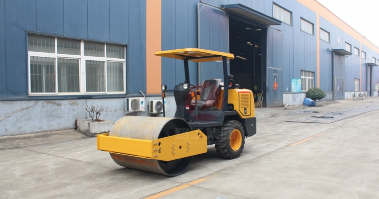 怎样操作座驾式压路机才准确？？？？？？