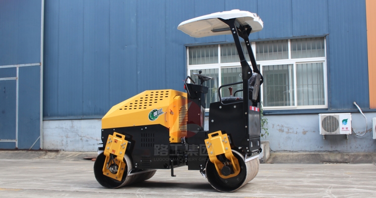 小型压路机路面施工打滑怎么办？？