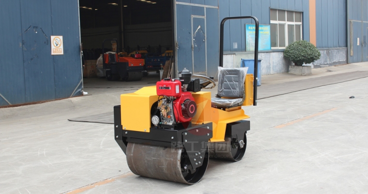 怎样有用保养小型压路机的机械传动系统呢？？？